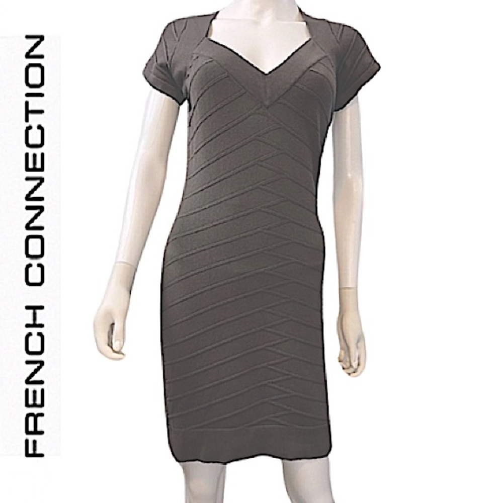 French Connection.EUC.Gorgeous Ribbed form fitting โDAYโ mini dress.Vneck.Grey.8 - Picture 2 of 11